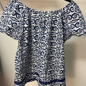 Vineyard vines top. 100% cotton.Machine washable.Beautiful trim.Great condition